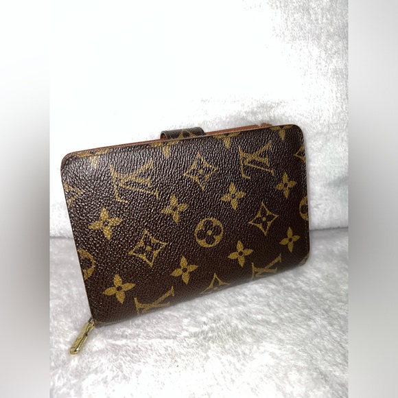Louis Vuitton Wallet - Picture 7 of 8